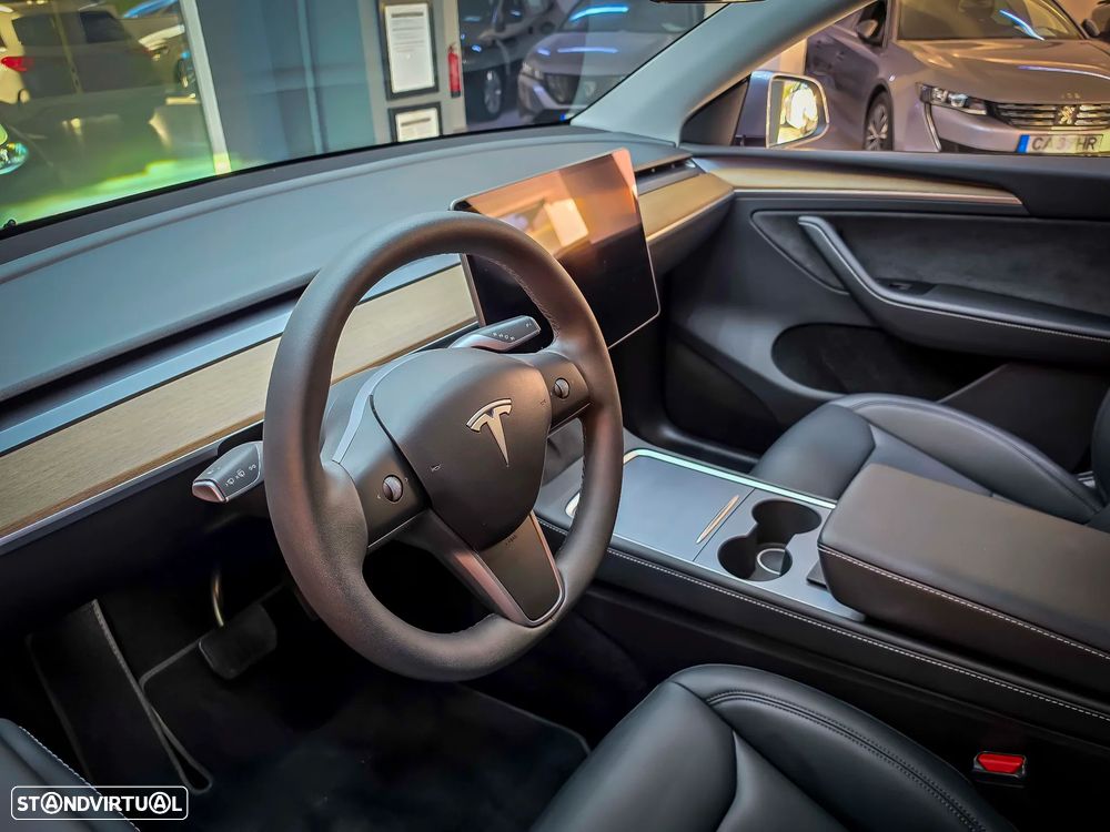 Tesla Model Y - 17
