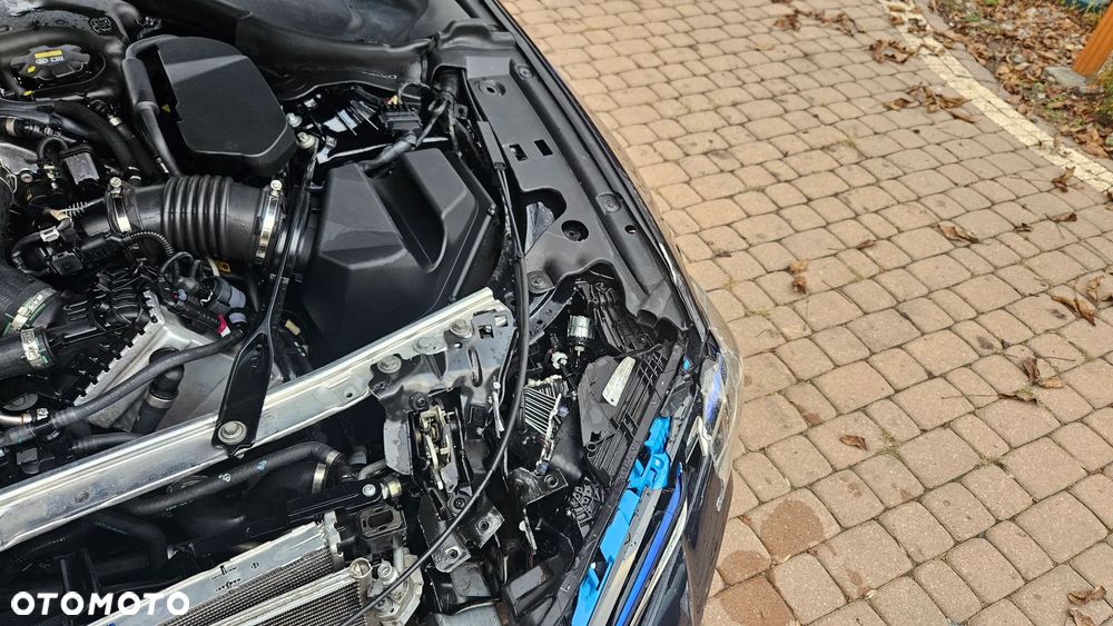 BMW Seria 5 M550i xDrive - 14