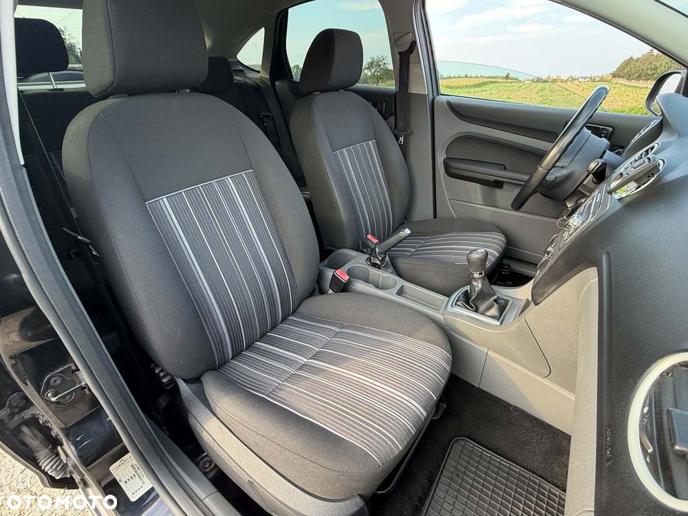 Ford Focus 1.6 Ambiente - 11