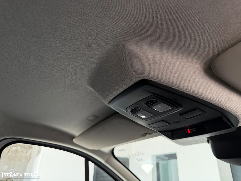 Renault Trafic 2.0 IVA Dedutível 3Lugares L1H1 - 17