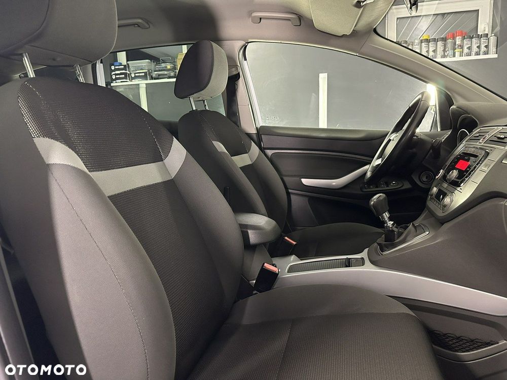 Ford Kuga - 15