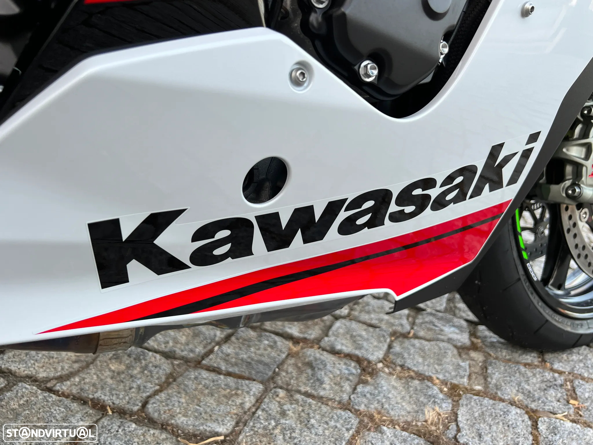 Kawasaki ZX 10R - 14