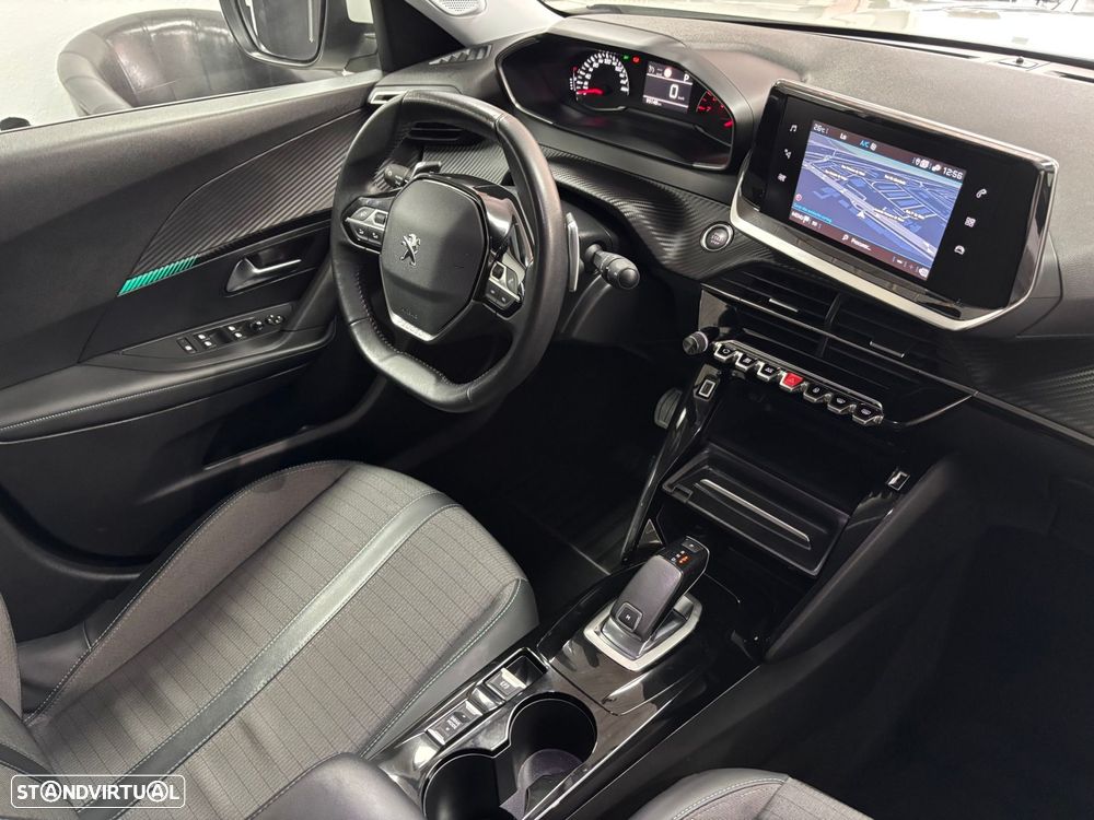 Peugeot 2008 1.2 PureTech Allure EAT8 - 19