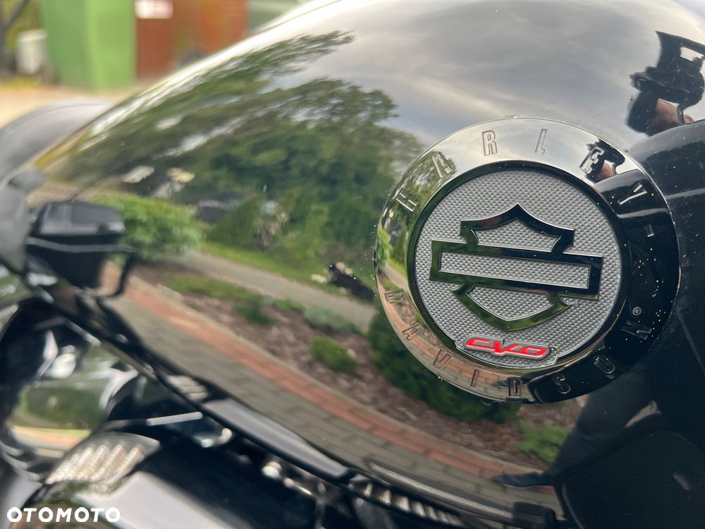 Harley-Davidson Touring Road Glide - 25