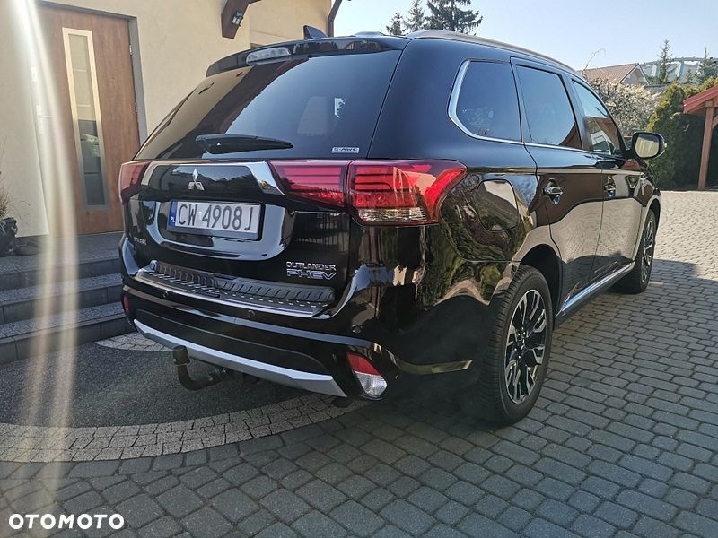 Mitsubishi Outlander 2.0 4WD Plus - 5