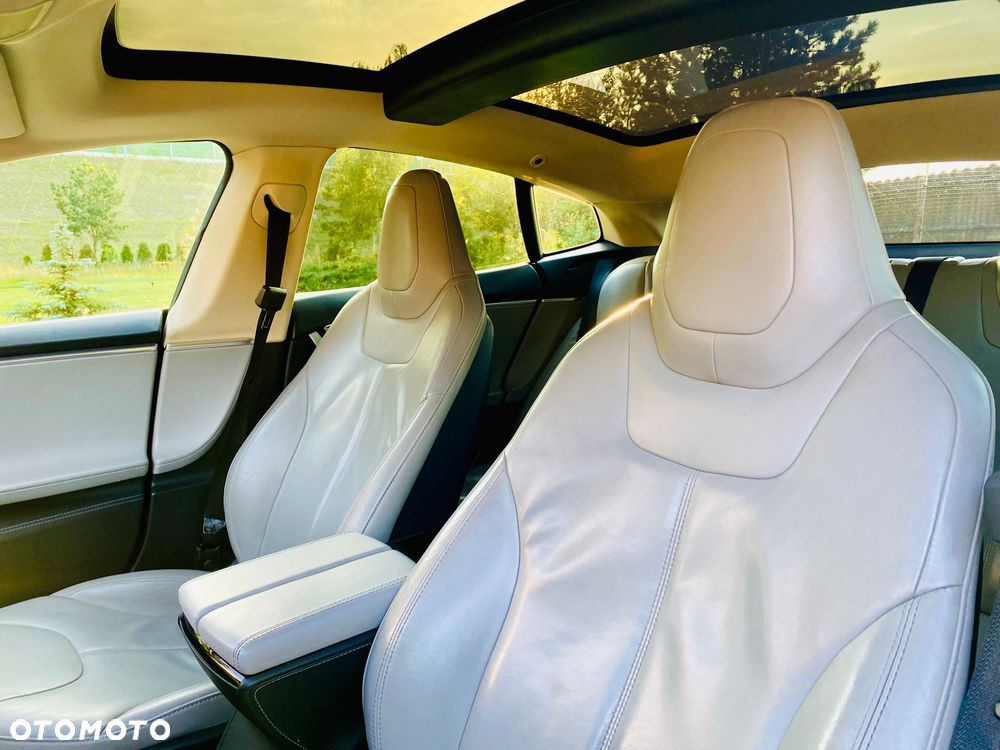Tesla Model S Performance - 32