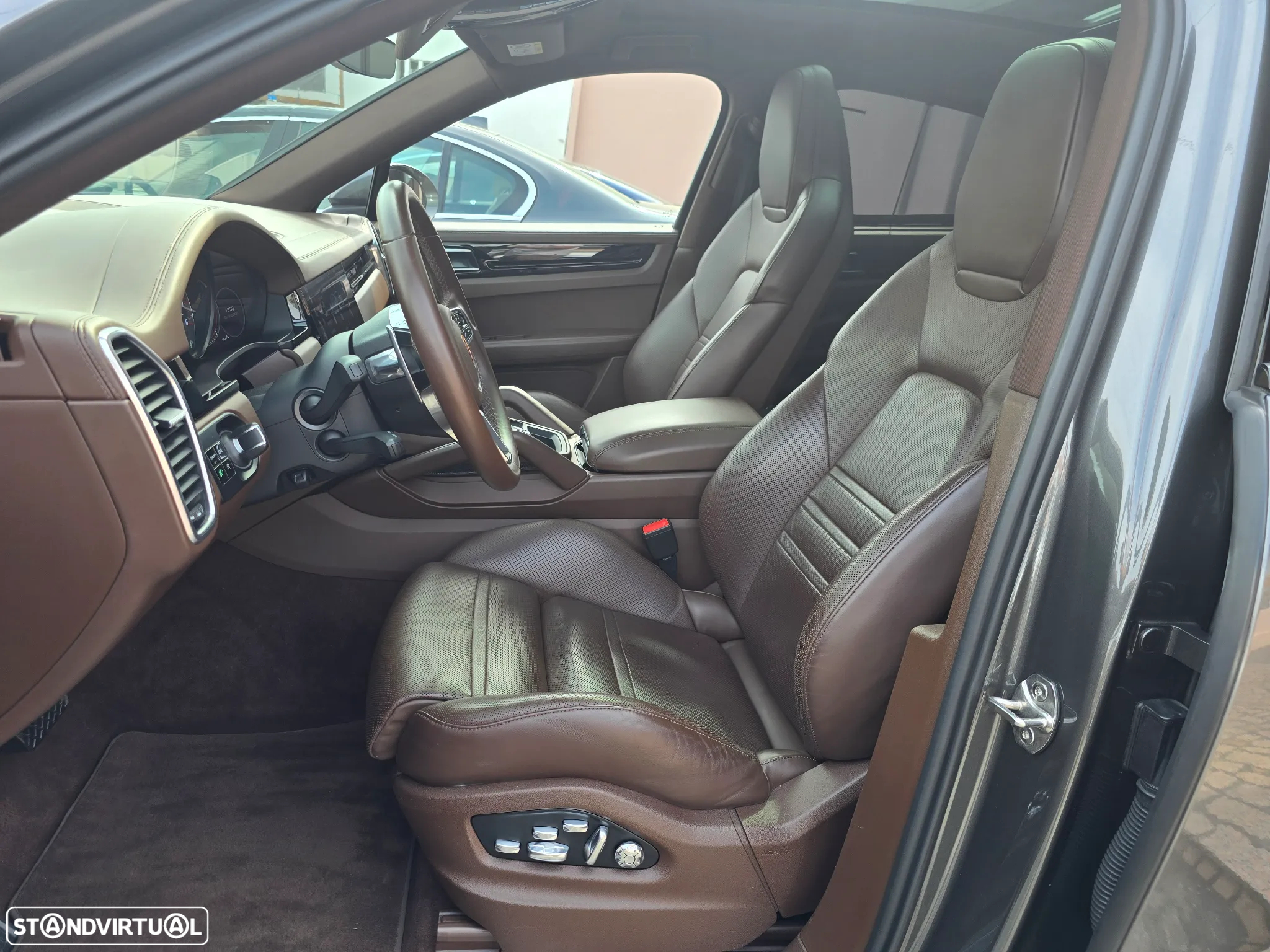 Porsche Cayenne Coupé E-Hybrid - 9