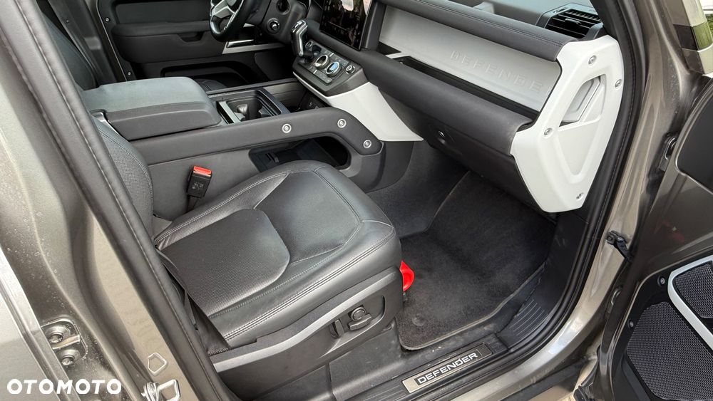 Land Rover Defender 3.0 D250 mHEV SE - 29