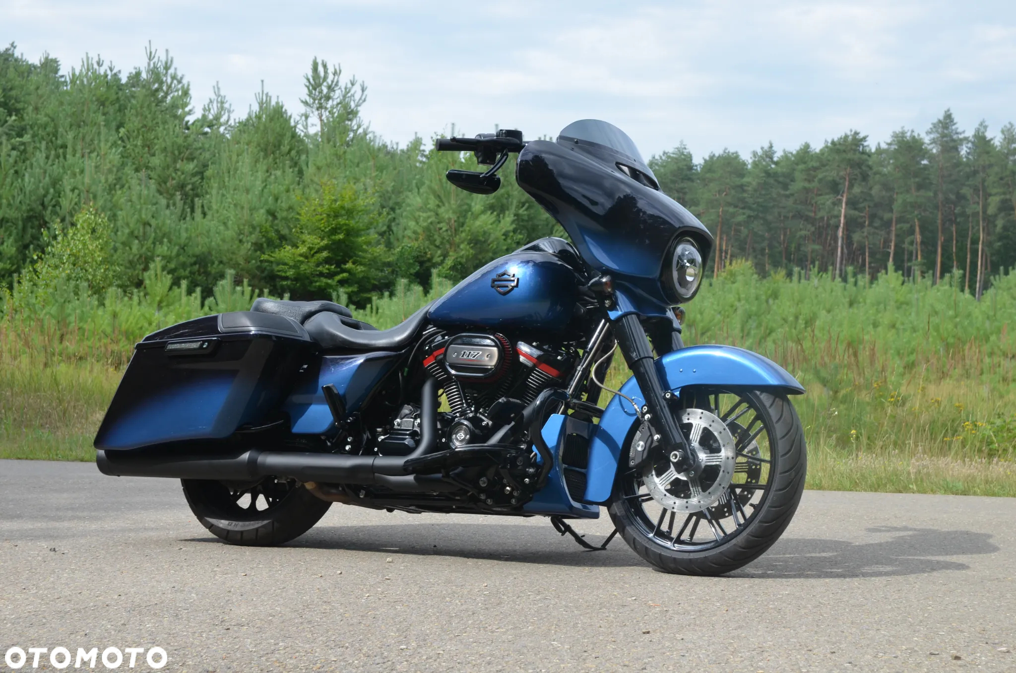 Harley-Davidson CVO Street Glide - 11