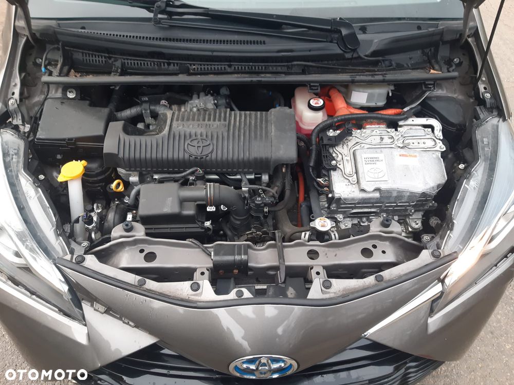 Toyota Yaris Hybrid 100 Premium - 26