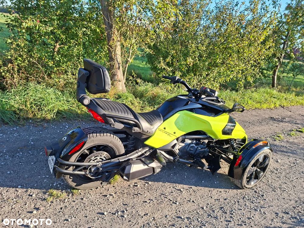 Can-Am Spyder - 12
