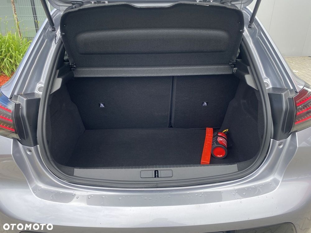 Peugeot 208 - 8