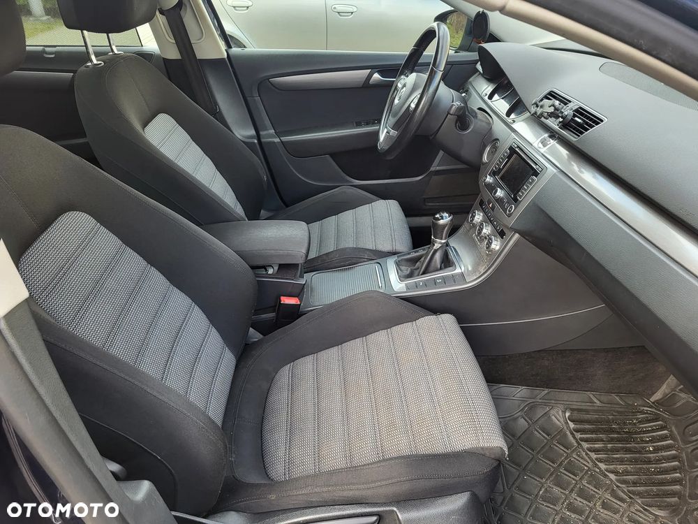 Volkswagen Passat 2.0 TDI Highline - 25