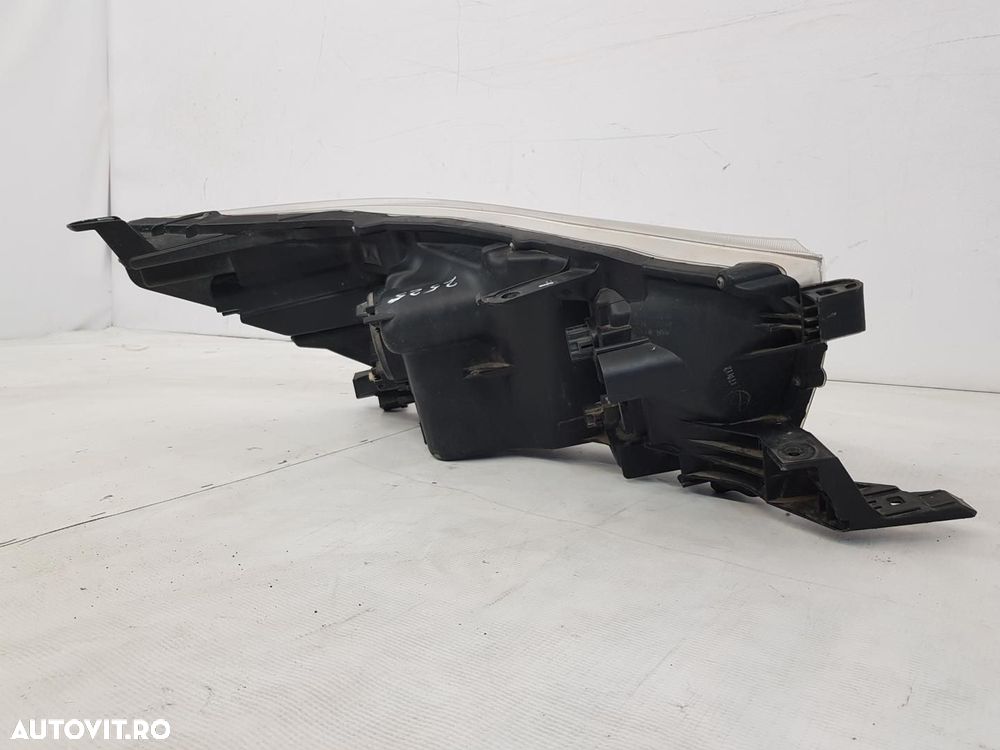 Far stanga Toyota Hilux dupa 2015 - 6
