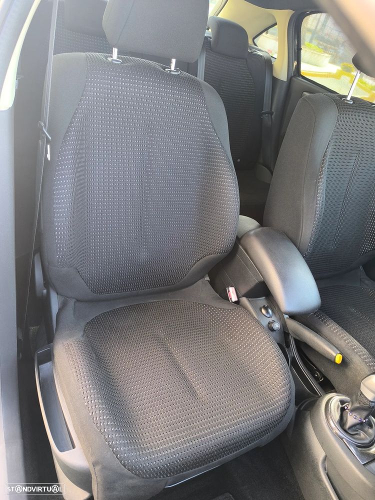 Citroën C4 1.6 HDi 110 VTR Pack - 8