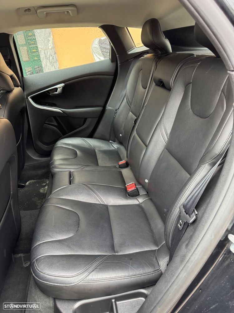 Volvo V40 D2 R Design - 2