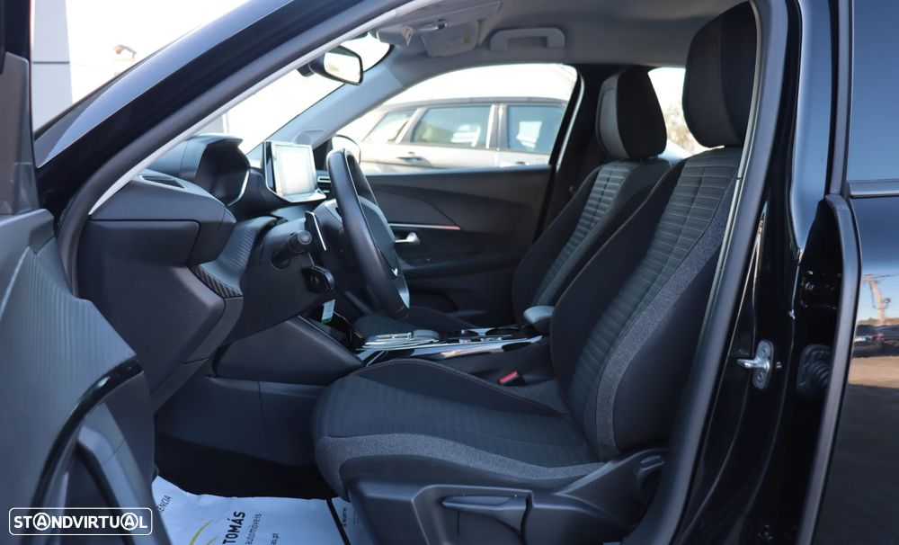 Peugeot 2008 1.2 PureTech Active EAT8 — fotografia 10