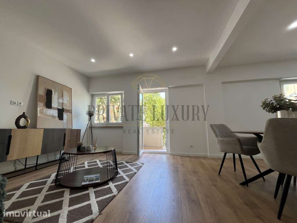 Apartamento T3 renovado com suíte 3 WCs e varanda em Benfica - Grande imagem: 2/25