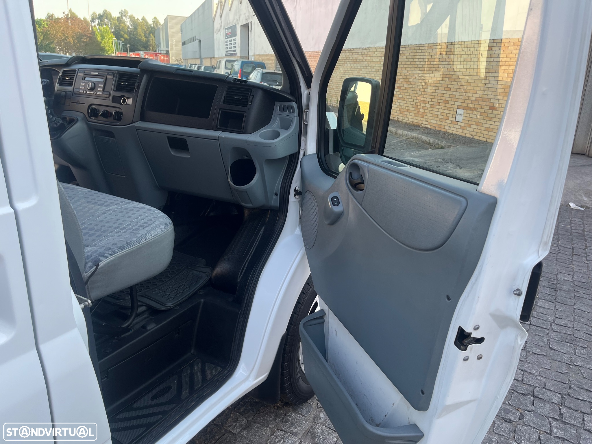 Ford TRANSIT/330L - 9