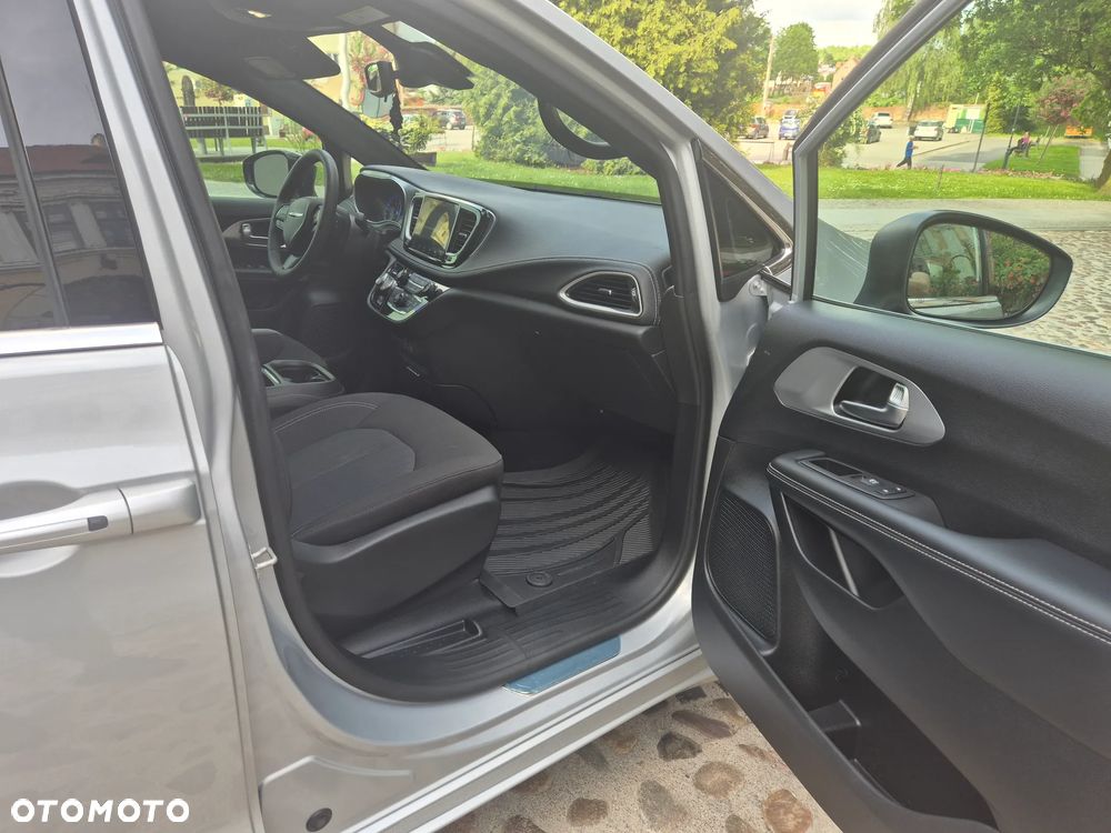 Chrysler Pacifica - 14