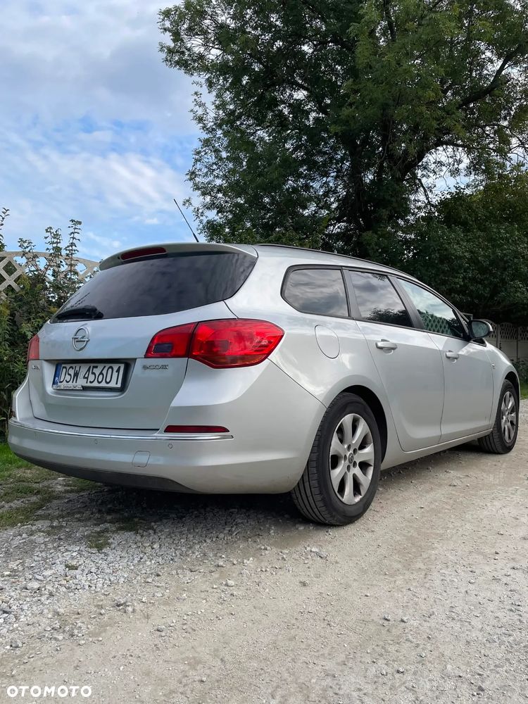 Opel Astra 2014 photo 2