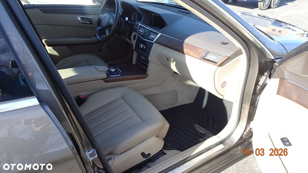 Mercedes-Benz Klasa E 250 CGI BlueEFFICIENCY Elegance - 7