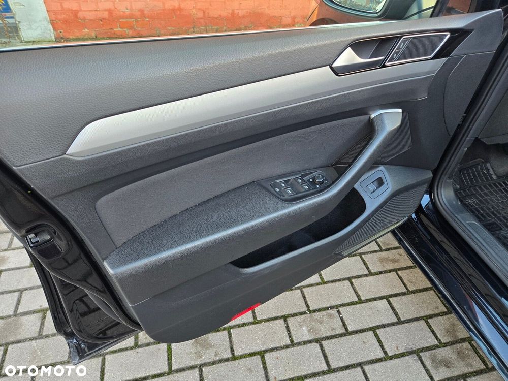 Volkswagen Passat - 17