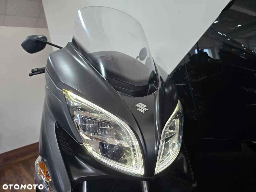 Suzuki Burgman - 23
