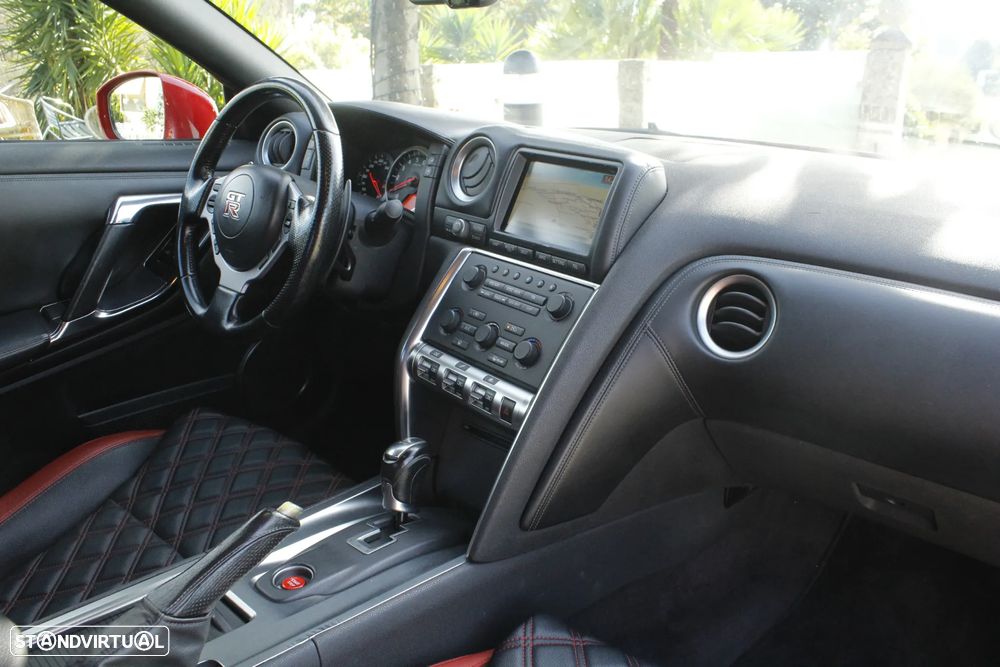 Nissan GT-R Premium Edition - 25