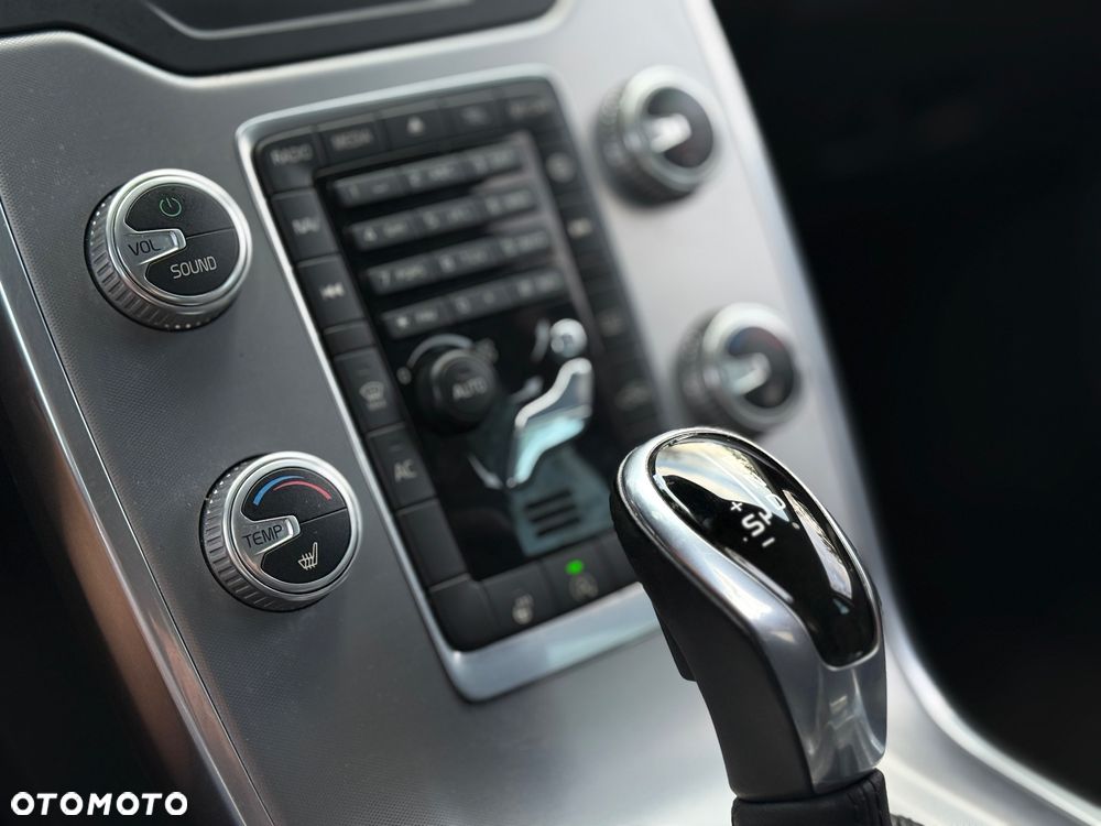 Volvo V70 D4 Geartronic Momentum - 19