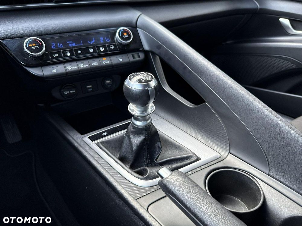 Hyundai Elantra 1.6 Smart - 20