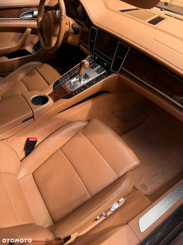 Porsche Panamera 4S - 8