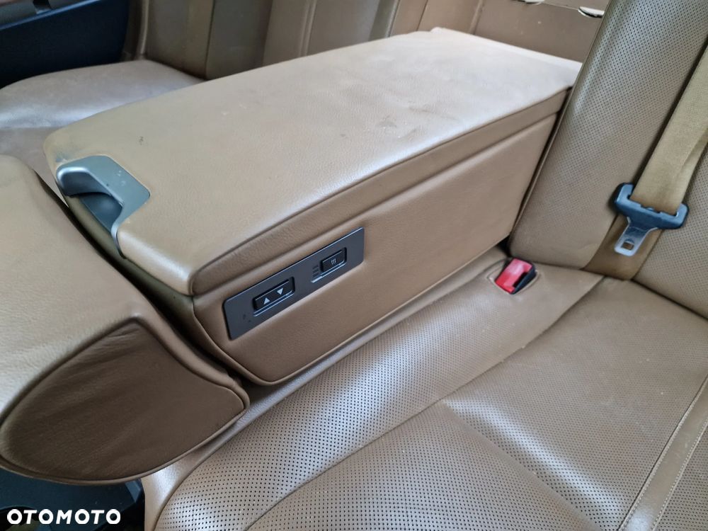 BMW Seria 7 745i - 25