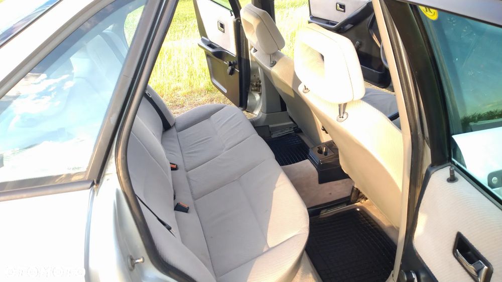 Audi 80 2.3 E - 16