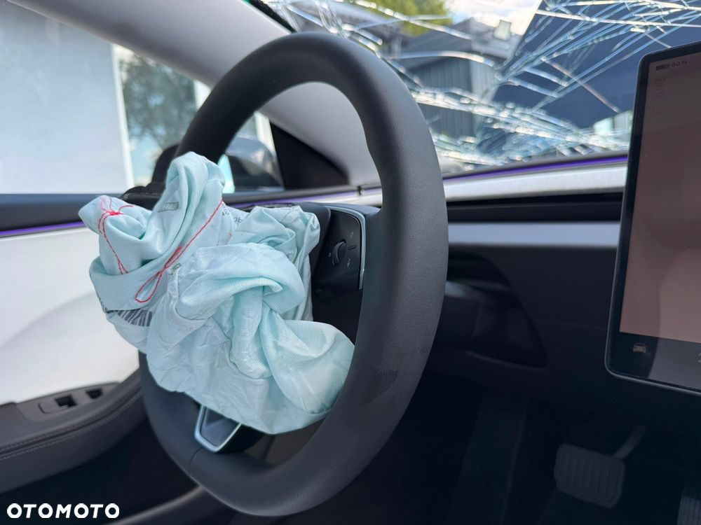Tesla Model 3 - 14