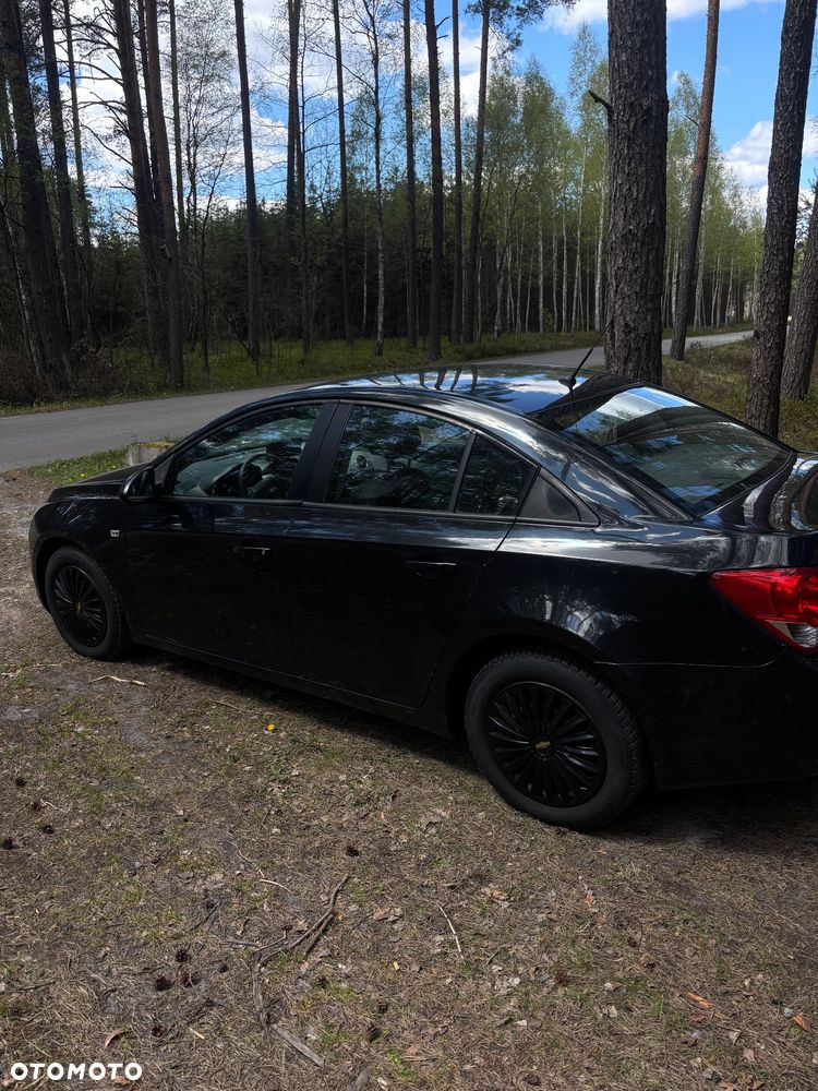 Chevrolet Cruze 1.6 Base - 3
