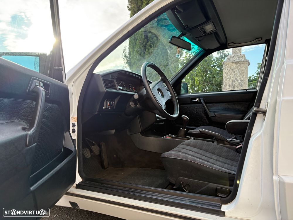 Mercedes-Benz W201 (1982-1993) 190 E 1.8 - 8