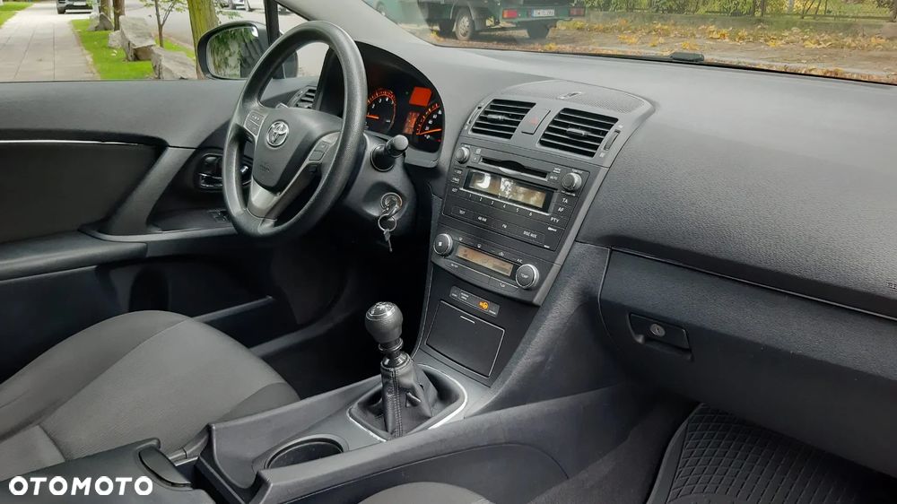 Toyota Avensis 1.6 Active - 8