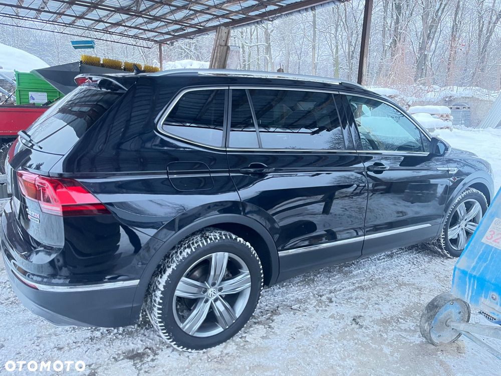Volkswagen Tiguan - 1