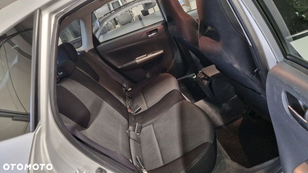 Subaru Impreza 2.0 RS - 12