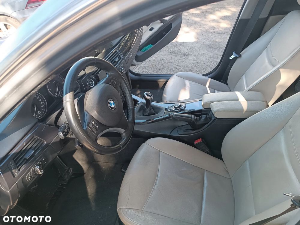 BMW Seria 3 320d - 12