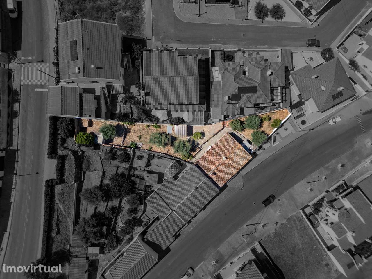 Moradia T3 com lote de terreno de 435 m2 para recuperar em Ourique, Ba - Grande imagem: 3/30