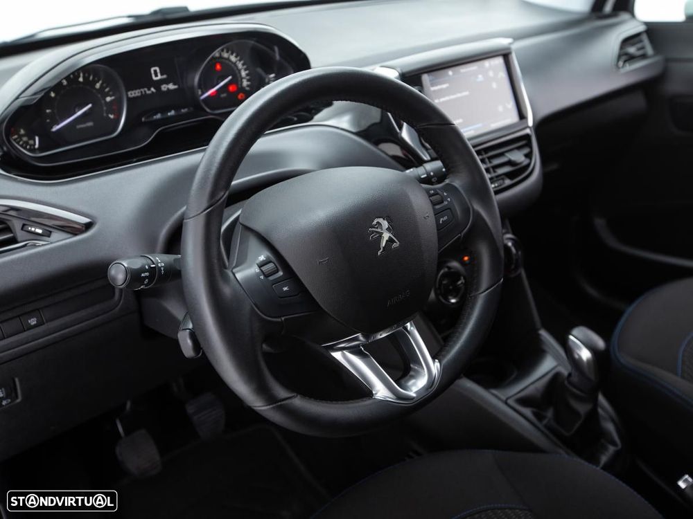 Peugeot 208 - 14