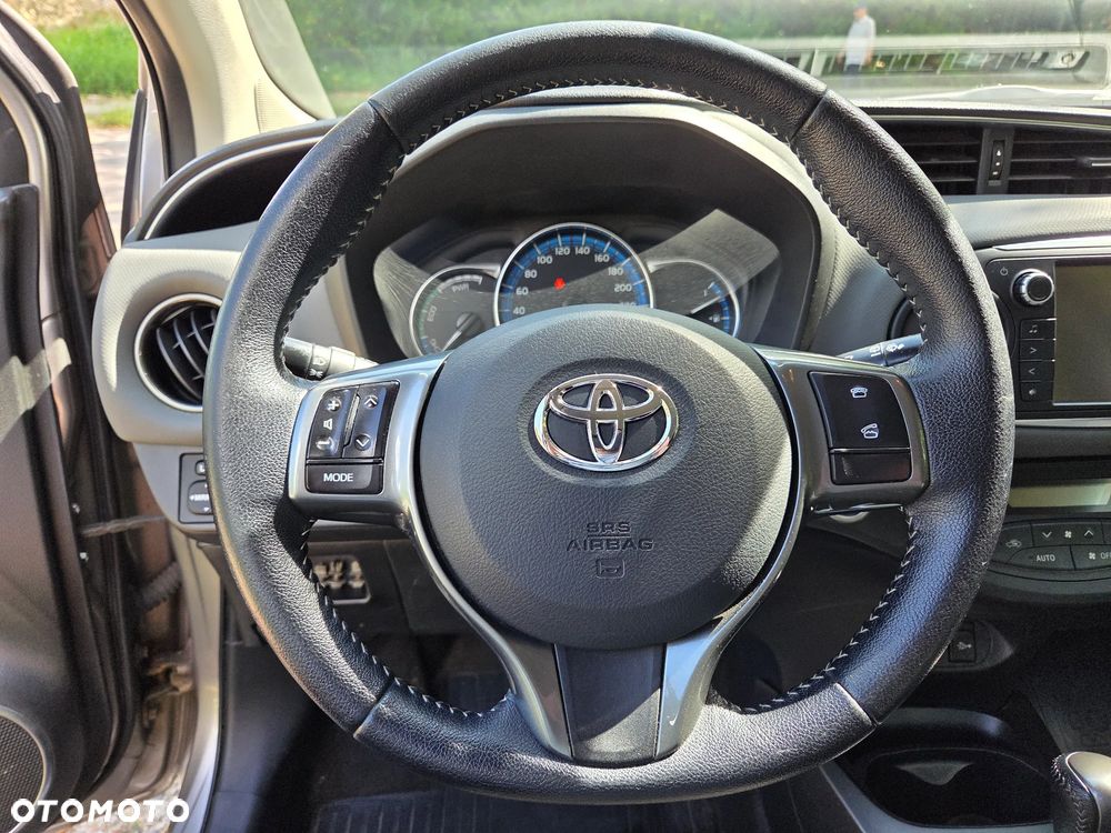 Toyota Yaris Hybrid 100 Premium EU6 - 23