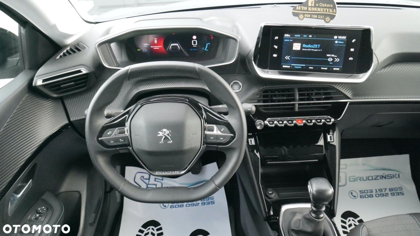 Peugeot 208 - 8