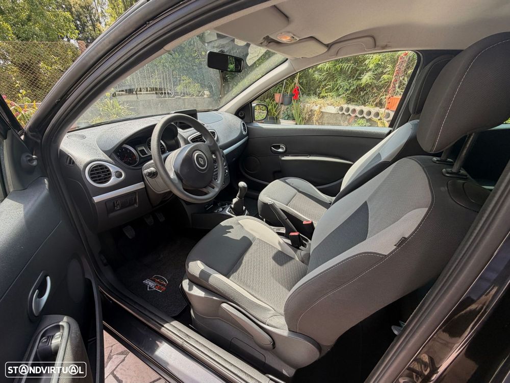 Renault Clio - 22