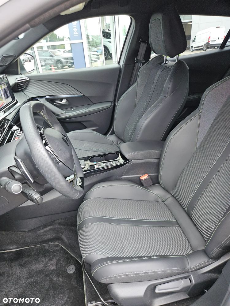 Peugeot 2008 PureTech 130 Allure S&S EAT8 - 14