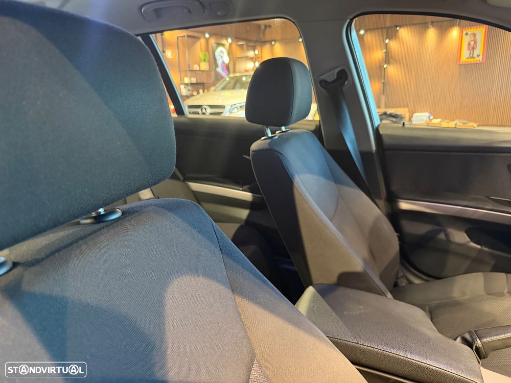 BMW 320 d Navigation Sport - 33
