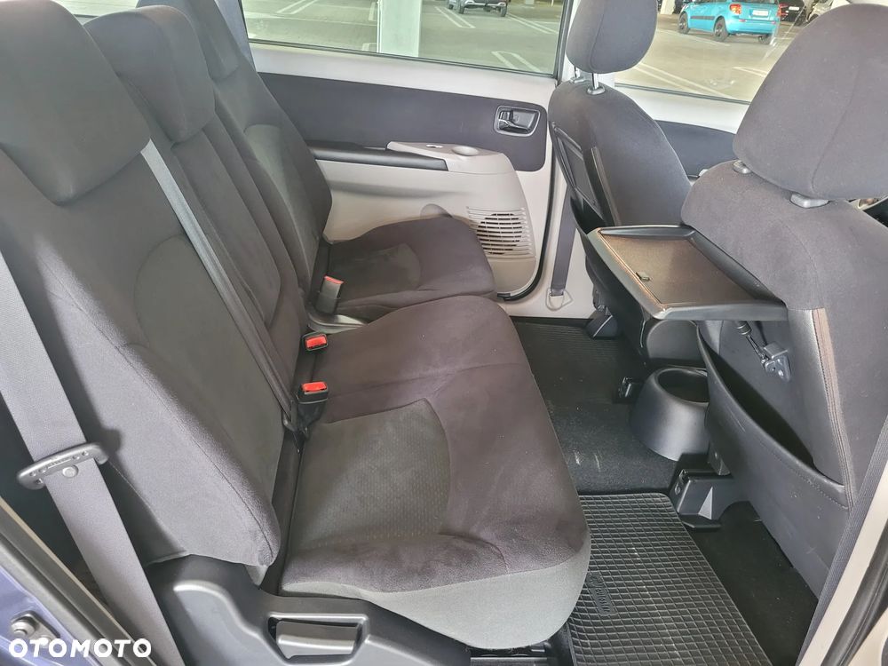 Mitsubishi Grandis 2.0 DI-D 7-Sitzer 30 Jahre - 16