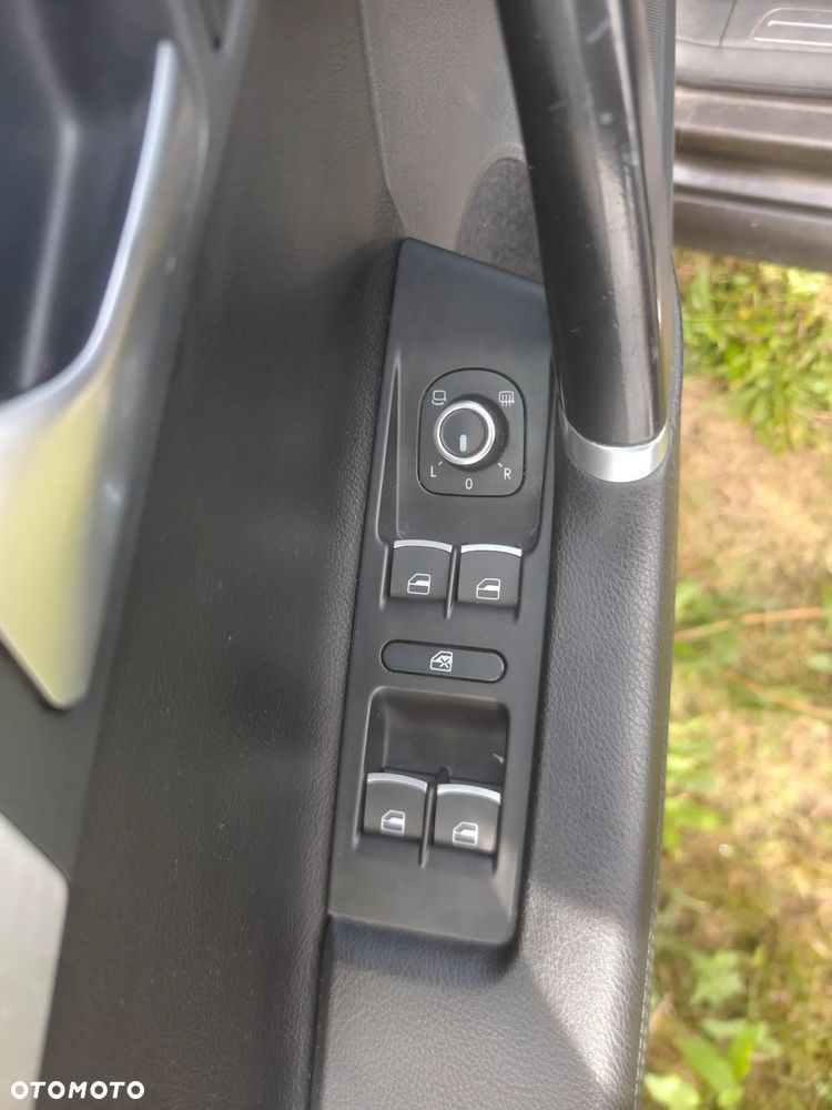 Volkswagen Passat 2.0 TDI Highline - 12